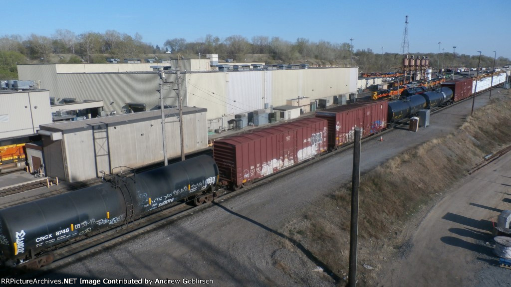 CRGX 8748, RDG 2100, CREX 1429, IAIS 709 & Other Freight Cars